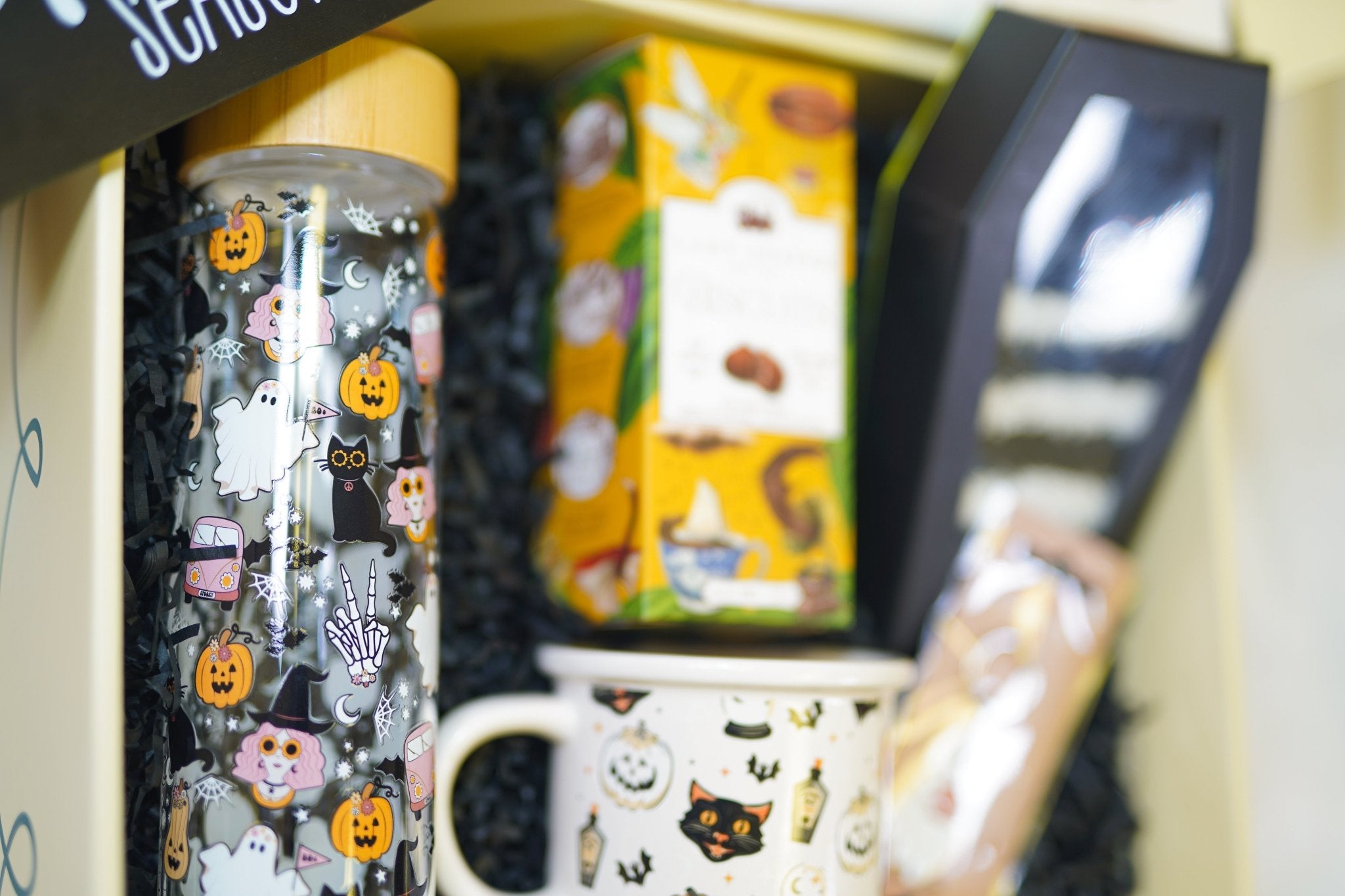 Enchanting Halloween gift box with warming autumn items for her UK