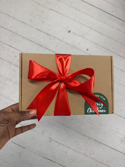 Ready-to-gift men’s Christmas hamper with practical gifts and holiday card