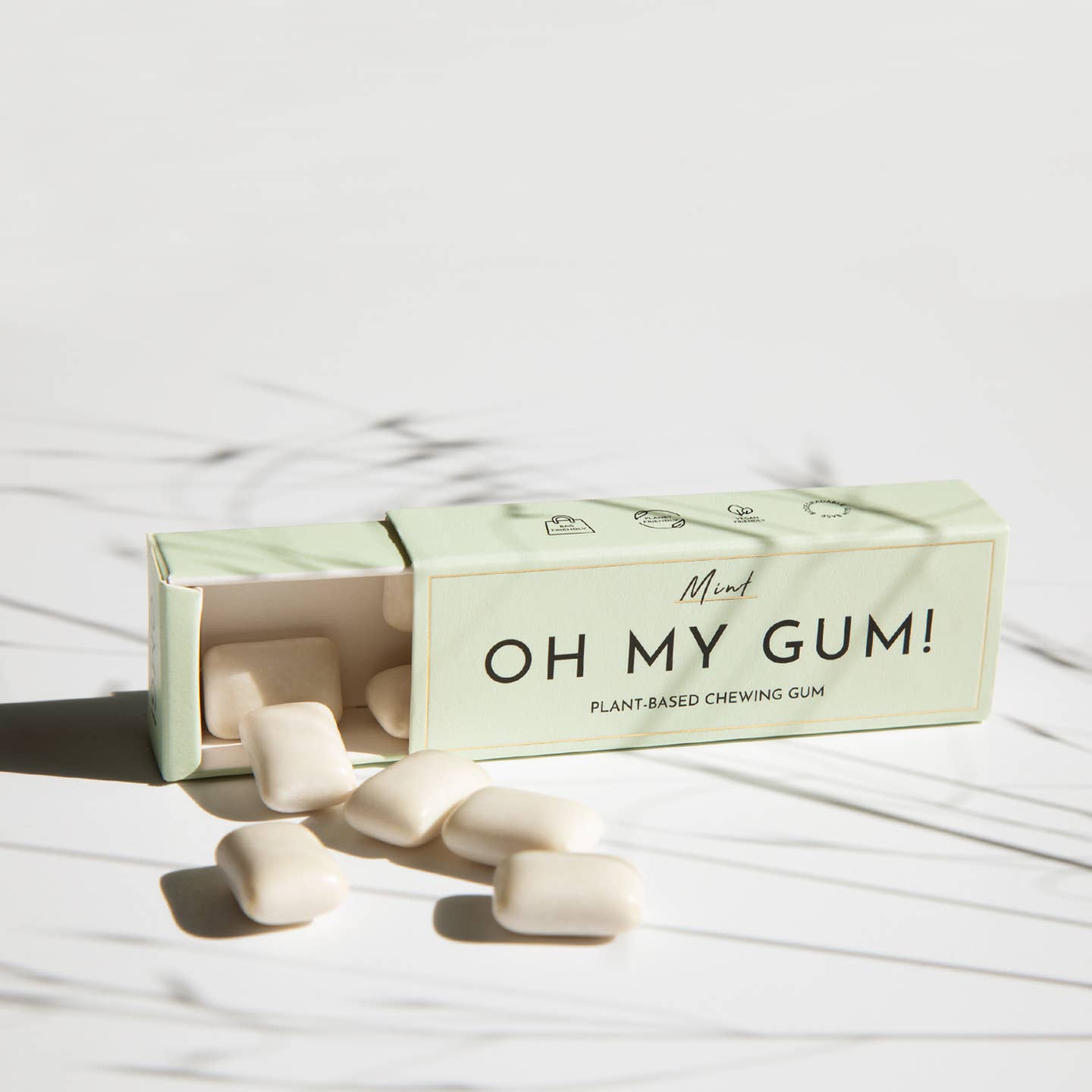 Sugar-free mint gum made with xylitol and plant ingredients